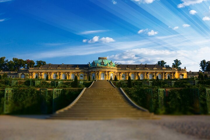 Private transfer from Prague to Berlin with stops in Potsdam + Sanssouci Palace - Photo 1 of 13